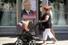 Poláci volí prezidenta. Kampaň pomohla Kaczyńskému