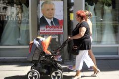 Poláci volí prezidenta. Kampaň pomohla Kaczyńskému