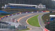 Hubert se v závodě F2 stal obětí jedné z nejslavnějších zatáček světa, Eau Rouge.