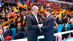 Chálid Mišal (Hamás) a turecký premiér Ahmet Davutoglu