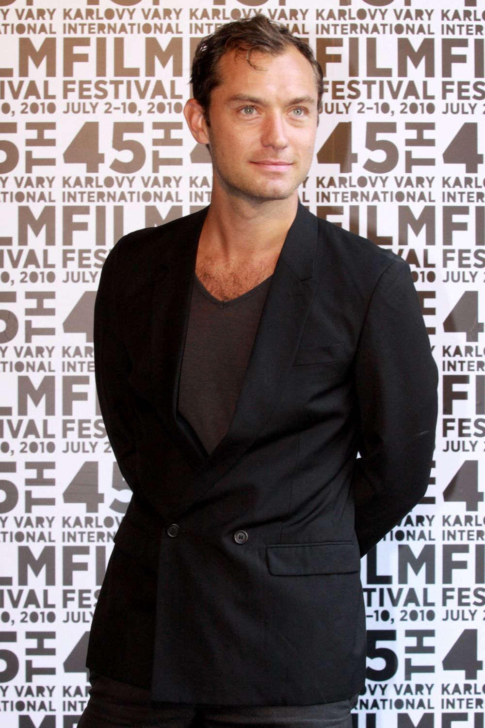 Jude Law na tiskové konferenci