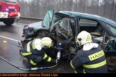 Při nehodě na Hodonínsku zemřel řidič, jeho vůz shořel