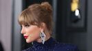 Taylor Swiftová je nejen úspěšná zpěvačka, ale také si umí velmi dobře poradit s propagací své tvorby. Její odhadované celkové jmění v roce 2023 přesáhlo miliardu dolarů.
