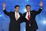 ... nad duem republikánů Mittem Romneym a Paulem Ryanem.
