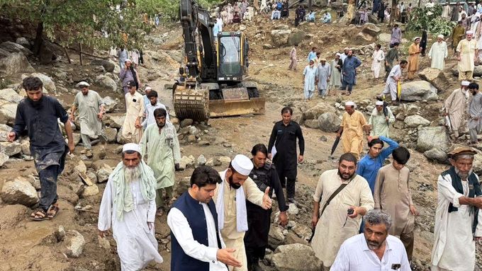 Největší ztráty na životech záplavy způsobily podle úřadů v provinciích Gilgit-Baltistán a Chajbar Paštúnchwá na severu a severozápadě Pákistánu.