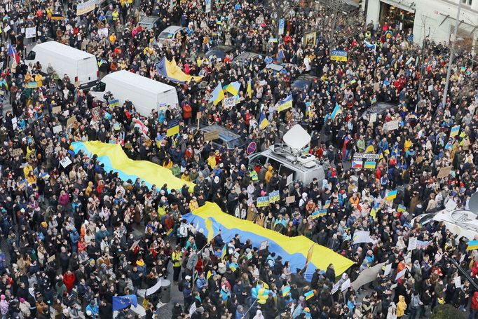 Demonstrace na Václavském náměstí. Praha, 27. 2. 2022