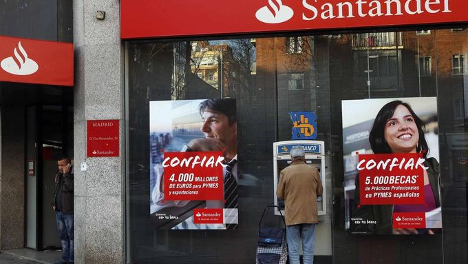 Jedna z madridských poboček banky Santander