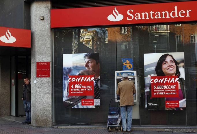 Jedna z madridských poboček banky Santander