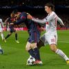 Fotbal, Liga mistrů, Barcelona - AC Milán: Lionel Messi - Kevin Constant (vlevo) a  Riccardo Montolivo (vpravo)