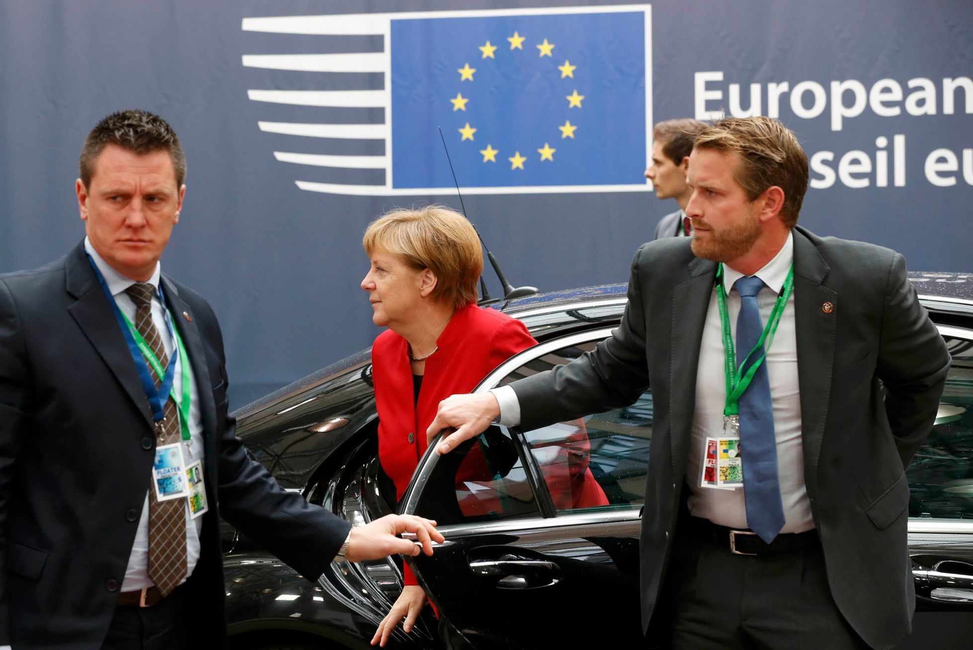 Angela Merkelová přijíždí na summit v Bruselu.