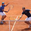 Tenis, Prague Open 2013, čtyřhra: Vahid Mirzadeh (modrý) a Denis Zivkovic