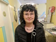Nela oslavila na dětské psychiatrii v Motole 16. narozeniny.
