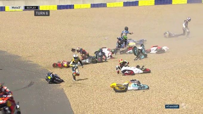 Pád v Le Mans postihl většinu závodníků třídy Moto3.