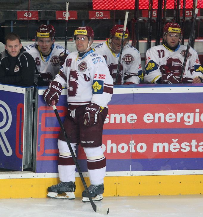 ELH, Sparta Praha - Liberec: střídačka Sparty - Tomáš Rolinek