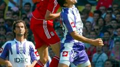 Nicolas Dieuze z Toulouse a Peter Crouch z Liverpoolu