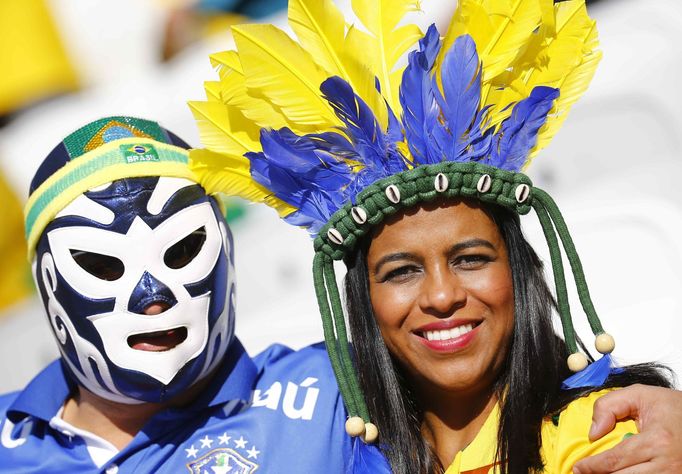 Brazilian fans poss before the 2014 World Cup opening match between Brazil and Croatia at the Corinthians arena in Sai Paulo June 12,2014. REUTERS/Kai Pfaffenbach (BRAZIL