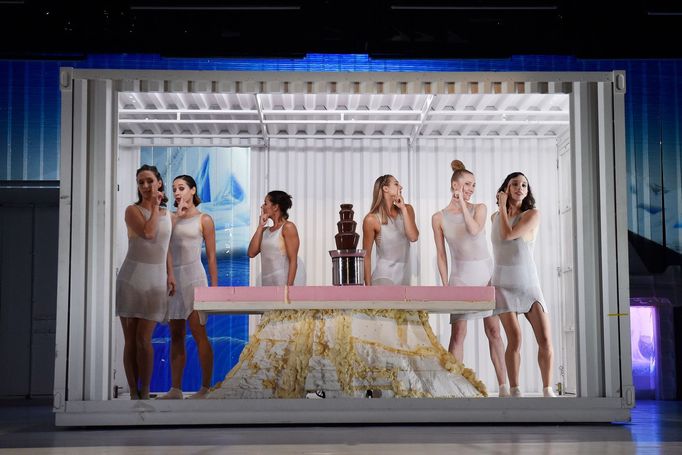 Snímek ze zkoušky inscenace Bon Appétit.