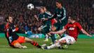 Fotbal, Liga mistrů: Manchester United - Real Madrid:  Robin van Persie (20) - Diego Lopez