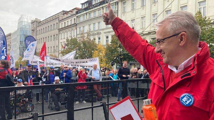 Vládo, rozděluješ Česko na bohaté a chudé, hřímali v Praze odboráři; Zdroj foto: Radek Bartoníček