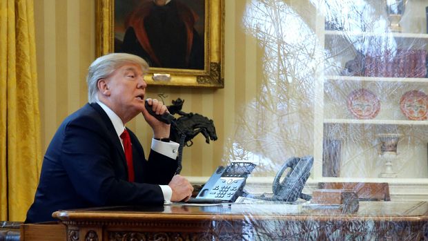 Trump: Každý hovor s Putinem je dobrý, pak ale spadne na Kyjev bomba a rozzlobím se