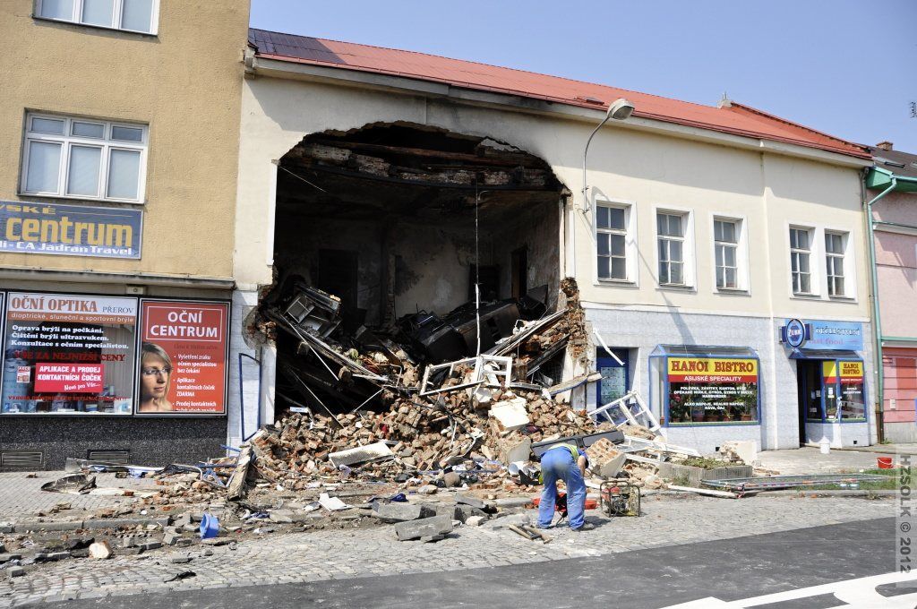 Kamion zničil v Přerově dům