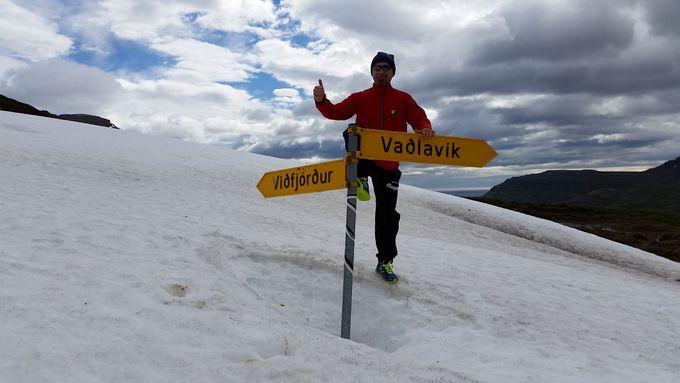 René Kujan letos přeběhl Island z východu na západ. Za 21 dní zdolal přes 950 km. Na ostrově běžel už potřetí. Proč právě Island? A co při ultramaratonech prožívá? I na to odpoví.