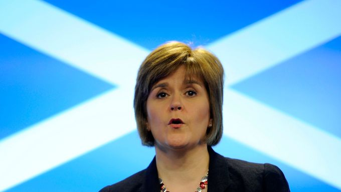 Skotská premiérka a šéfka separatistické Skotské národní strany (SNP) Nicola Sturgeonová.