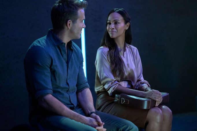 Ryan Reynolds v roli dospělého Adama a Zoe Saldañaová jako Laura.