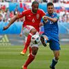 Euro 2016, Slovensko-Wales: Michal Ďuriš - Ashley Williams