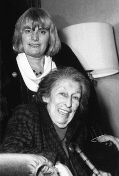 Gisèle Freundová a Margarethe Murtfeldová ve Frankfurtu nad Mohanem, 1996