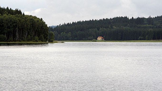 Městečko bylo zbouráno kvůli stavbě vodárenské nádrže Švihov na řece Želivce.