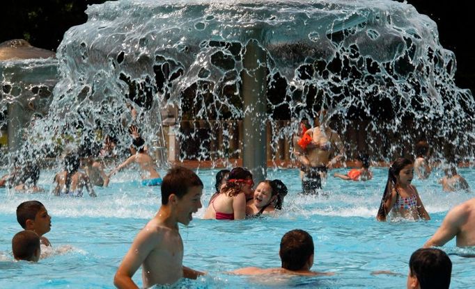 Plné bývá i berlínské koupaliště ve čtvrti Kreuzberg.