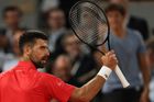 Je zpátky, varuje Sinner před Djokovičem. Paříž vře kvůli bitvě tenisové inteligence
