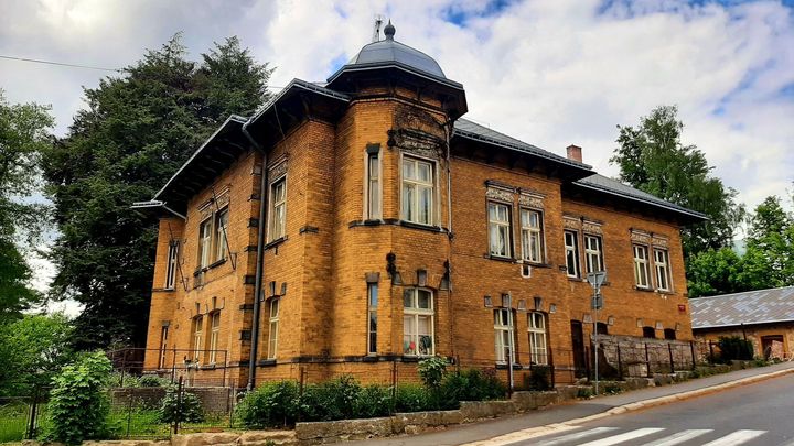 Jablonec, centrum: Vily německé tradice a záhadný arabský nápis z poštovní známky; Zdroj foto: Pavel Švec