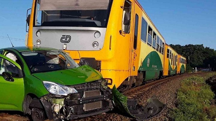 Na železnici zemřelo víc lidí než loni. Přibylo srážek chodců i nehod na přejezdech