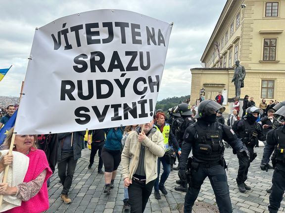 Momentka z demonstrace, kterou do Prahy svolal spolek Svatopluk, 27. září 2025.
