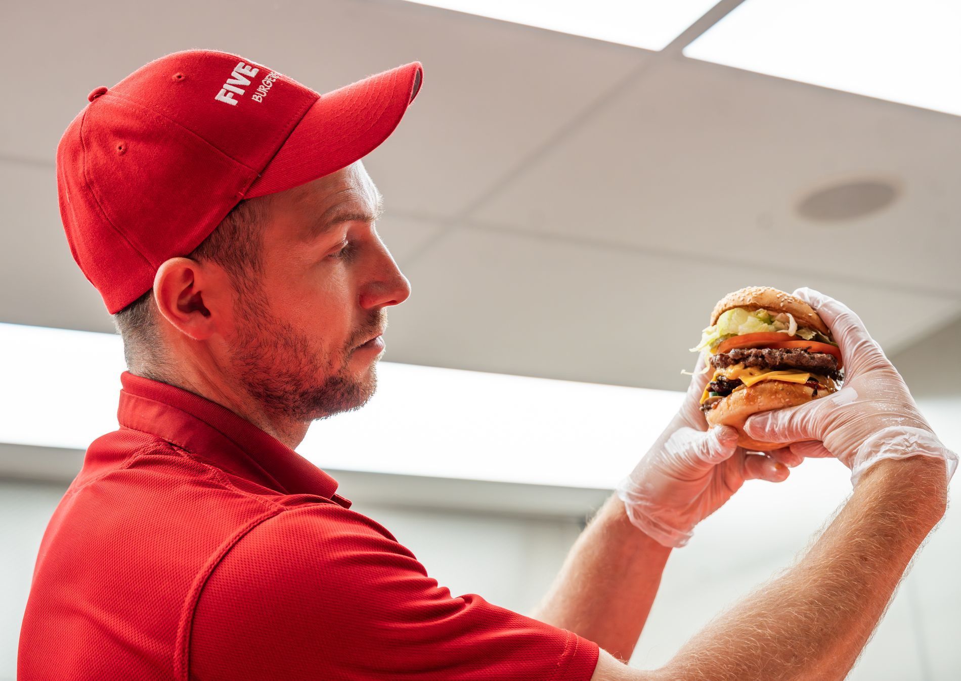 Five Guys, fastfood, jídlo, hamburger, burger, hranolky, gastronomie, Praha