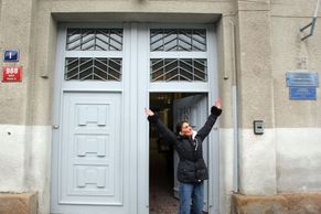 První cigareta venku. Tady mají rádi prezidenta