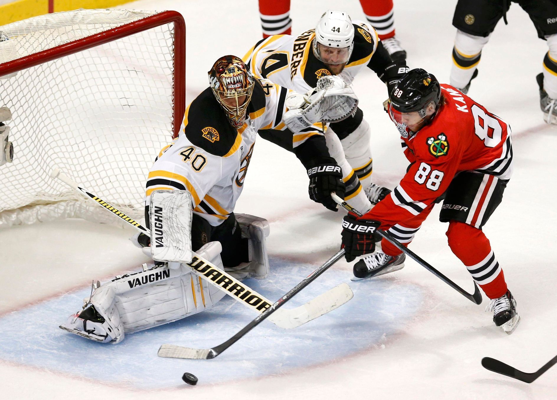 Blackhawks' Kane loses control of the puck while attempting