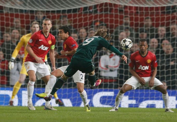 Fotbal, Liga mistrů: Manchester United - Real Madrid:  Luka Modrič (v zeleném) dává gól