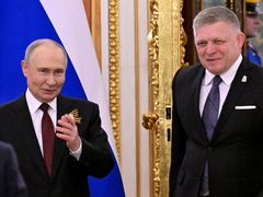 Ruský prezident Vladimir Putin při setkání se slovenským premiérem Robertem Ficem v Moskvě, 9. května 2025.