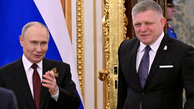 Ruský prezident Vladimir Putin při setkání se slovenským premiérem Robertem Ficem v Moskvě, 9. května 2025.