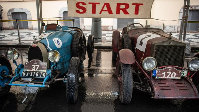 Bugatti a Wikov s působivou patinou.