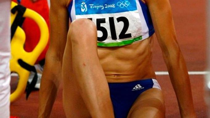 Romana Dubnová skončila soutěž výškařek s bolestnou grimasou. Při pokusu na 193 si zvrtla nohu a finále pro ni skončilo