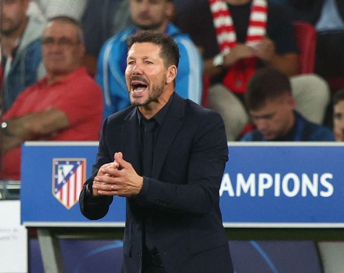 Soccer Football - Champions League - Benfica v Atletico Madrid - Estadio da Luz, Lisbon, Portugal - October 2, 2024 Atletico Madrid coach Diego Simeone REUTERS/Pedro Nune