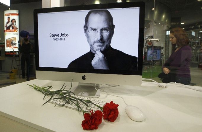 Steve Jobs - Edison 21. století, jak mu mnozí přezdívali - 5. října prohrál svůj dlouhý boj s rakovinou slinivky.