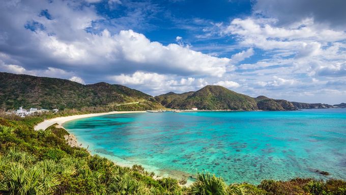 Japonský ostrov Okinawa. Údajný zdravý životní styl lidí žijících v "modrých zónách" zrovna tady není podložen reálnými údaji.