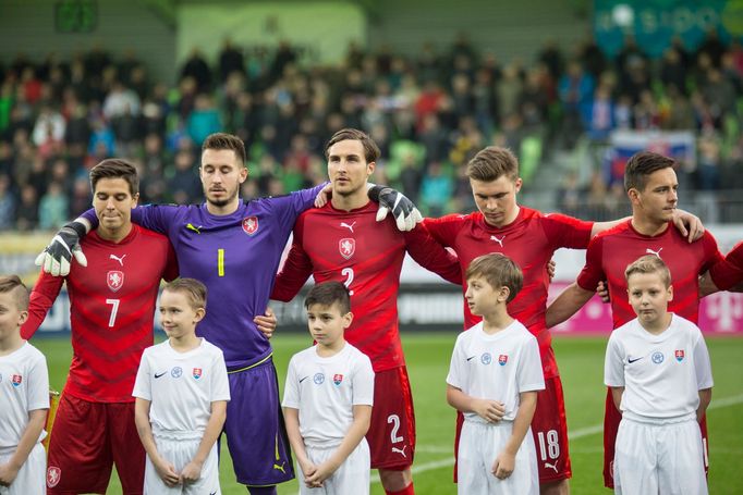 Čeští fotbalisté do 21 let: Aleš Čermák, Luděk Vejmola, Stefan Simič, Zdeněk Linhart a Daniel Holzer