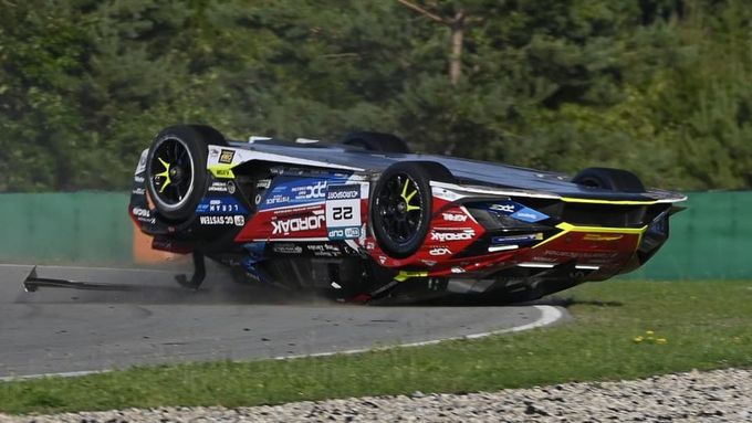 Havárie Kurta Wagnera s Lamborghini Huracán ve vytrvalostním závodě během Masaryk Racing Days.