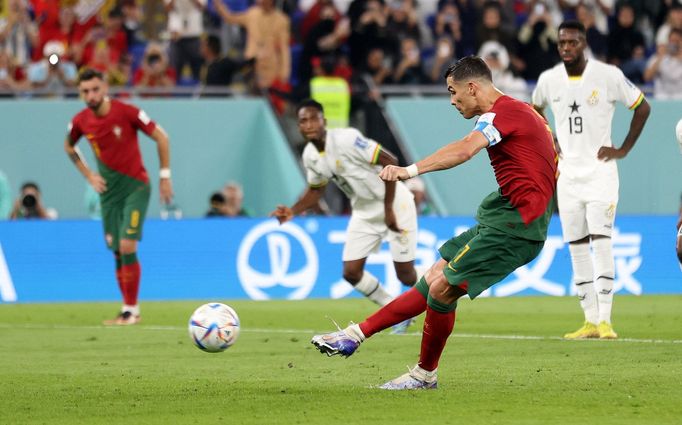 Cristiano Ronaldo proměňuje penaltu v utkání MS 2022 Portugalsko - Ghana